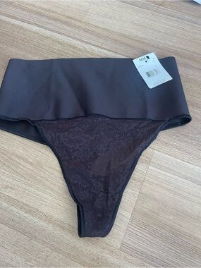 NWT Maidenform Seamless High-Waist Thong with Lace Panel - black size Medium
